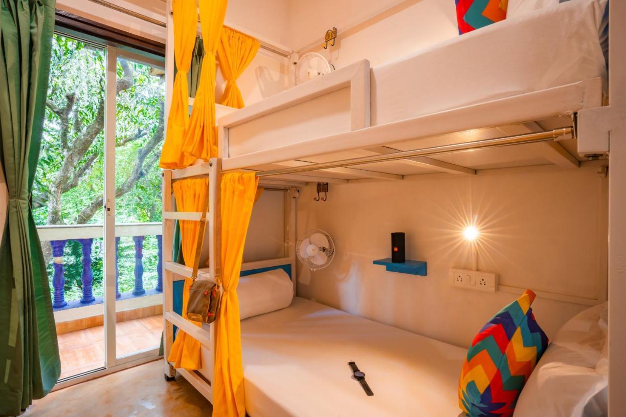 Gostops Plus Goa Vagator Velha Goa Exterior foto
