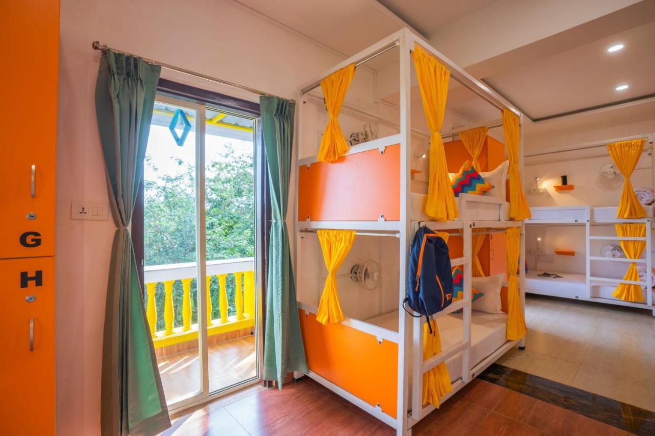 Gostops Plus Goa Vagator Velha Goa Exterior foto