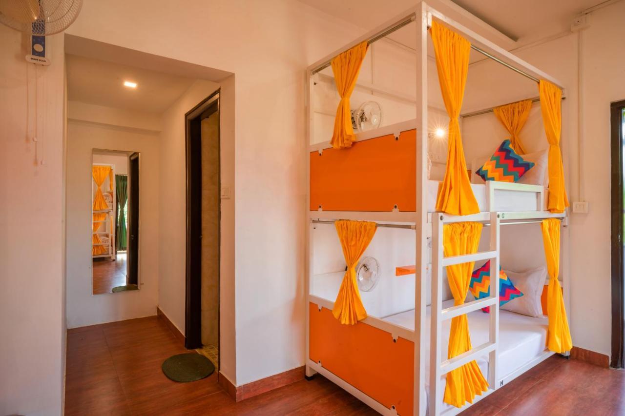 Gostops Plus Goa Vagator Velha Goa Exterior foto