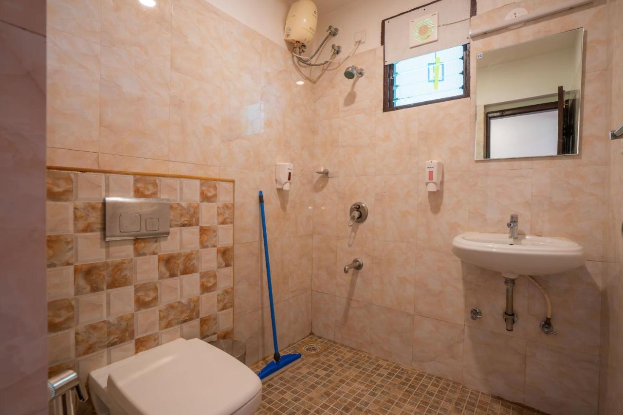 Gostops Plus Goa Vagator Velha Goa Exterior foto