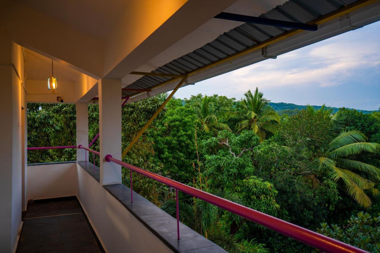 Gostops Plus Goa Vagator Velha Goa Exterior foto