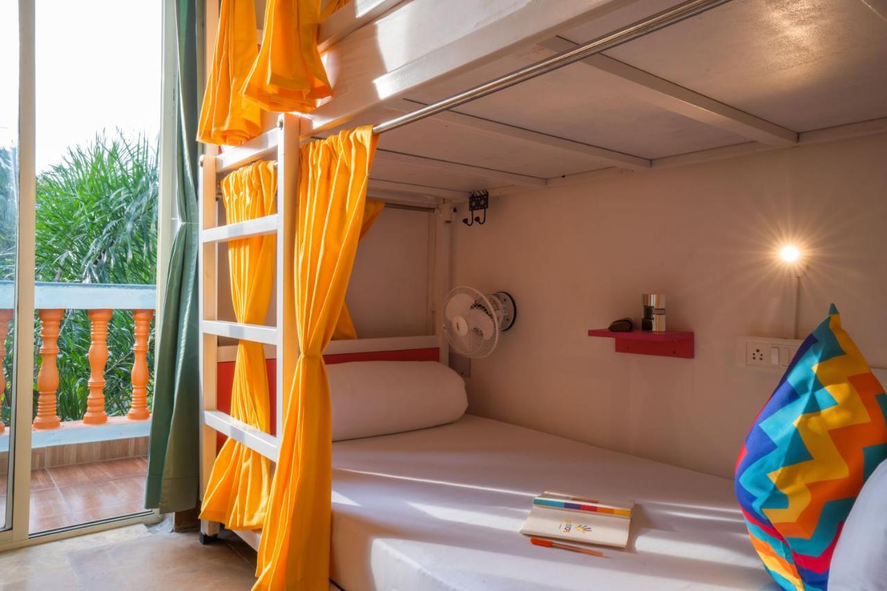Gostops Plus Goa Vagator Velha Goa Exterior foto